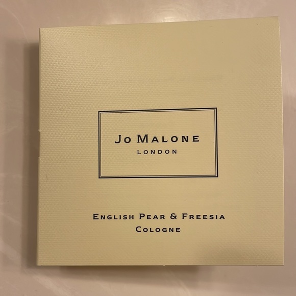 Jo Malone London English Pear & Freesia Cologne Travel Spray 1.5ml - Picture 2 of 4